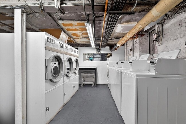 Building Photo - 6045 JFK Blvd E