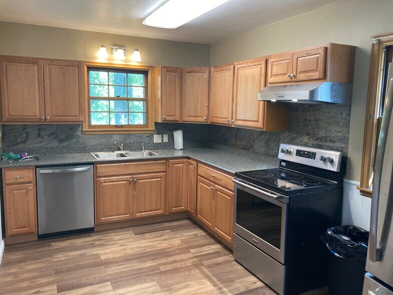 Building Photo - 345 Ramsey St