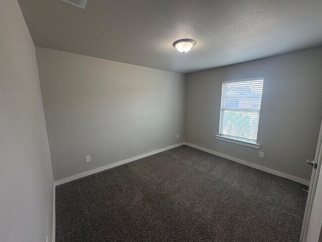 Building Photo - * MOVE IN SPECIAL * Beautiful 4 Bedroom 2 Bath Home in Wollforth!