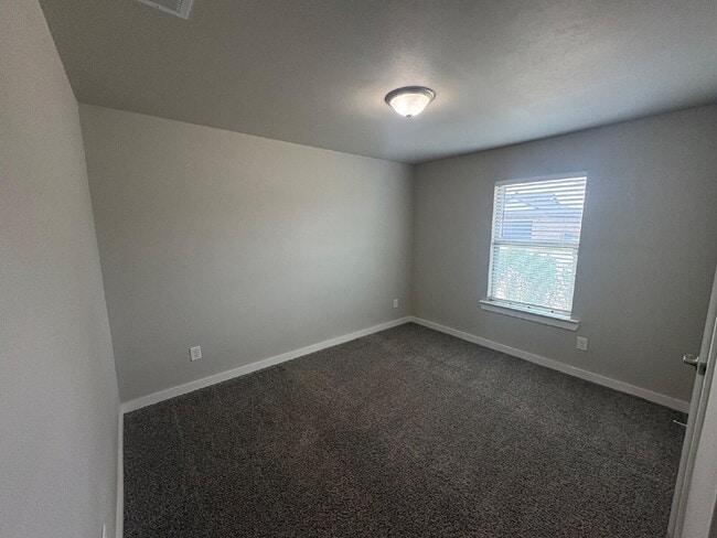 Building Photo - Beautiful 4 Bedroom 2 Bath Home in Wollforth!