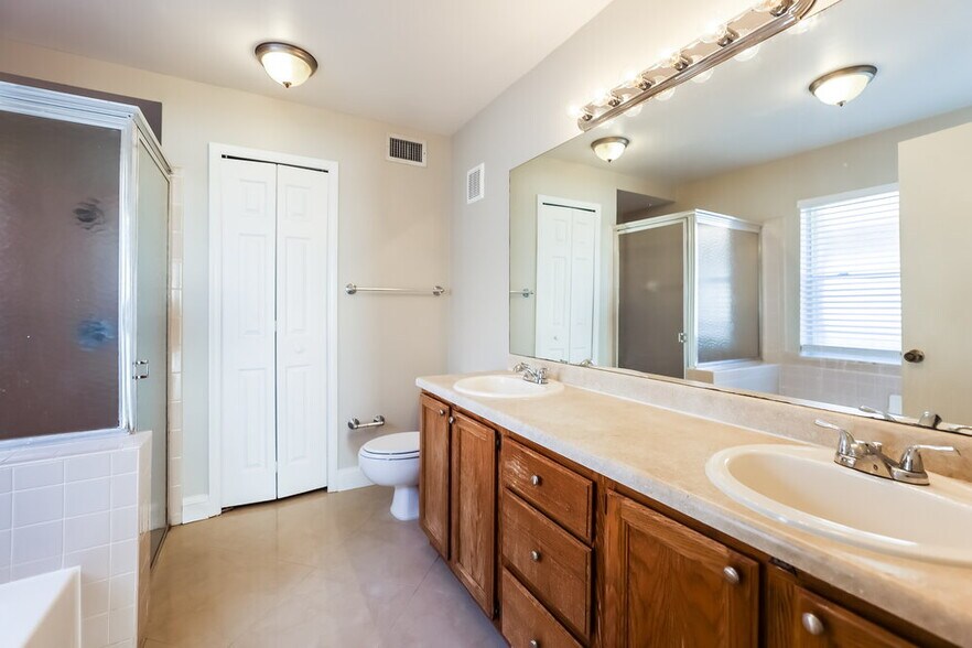 Building Photo - 2042 Cross Breeze Dr
