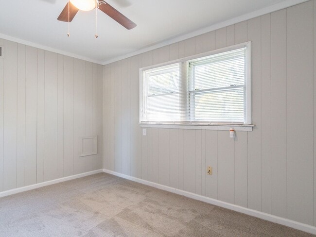 Building Photo - Renovated 3BR/2BA in Whitehaven