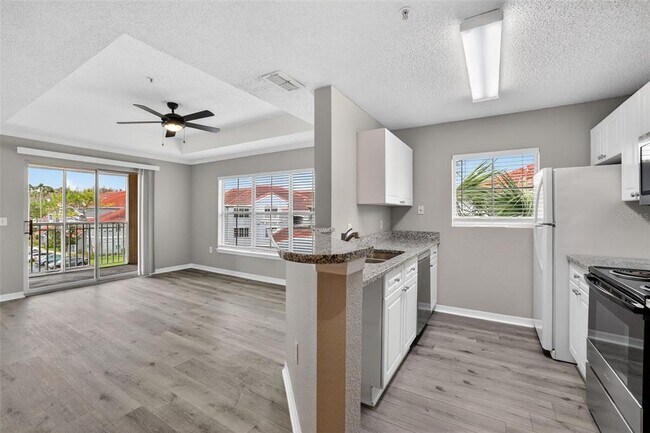 Building Photo - 18001 Richmond Pl Dr