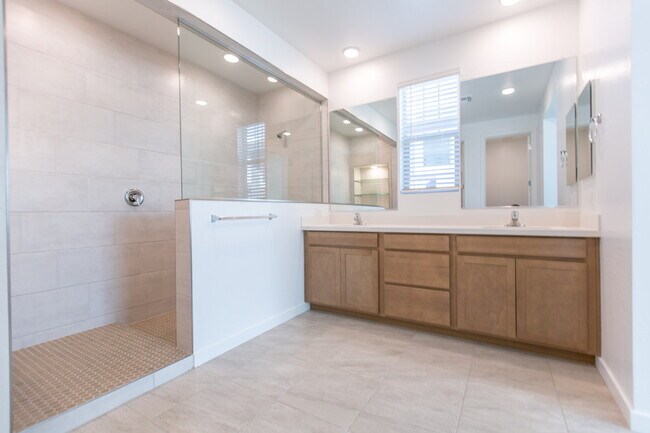 Building Photo - 23007 E Watford Dr