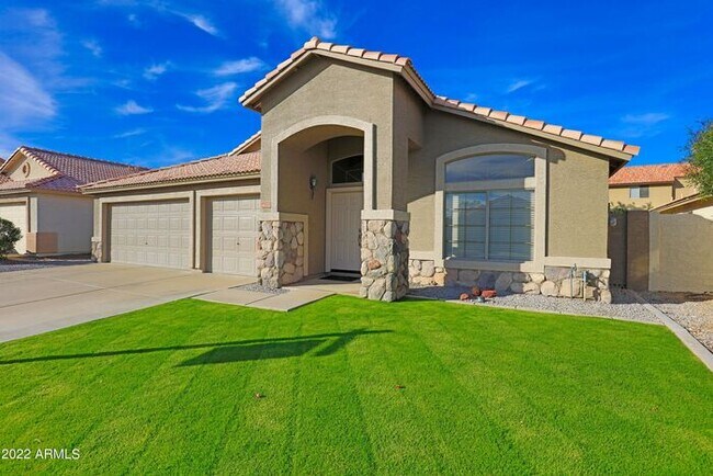 Building Photo - Remodeled Ahwatukee 4br