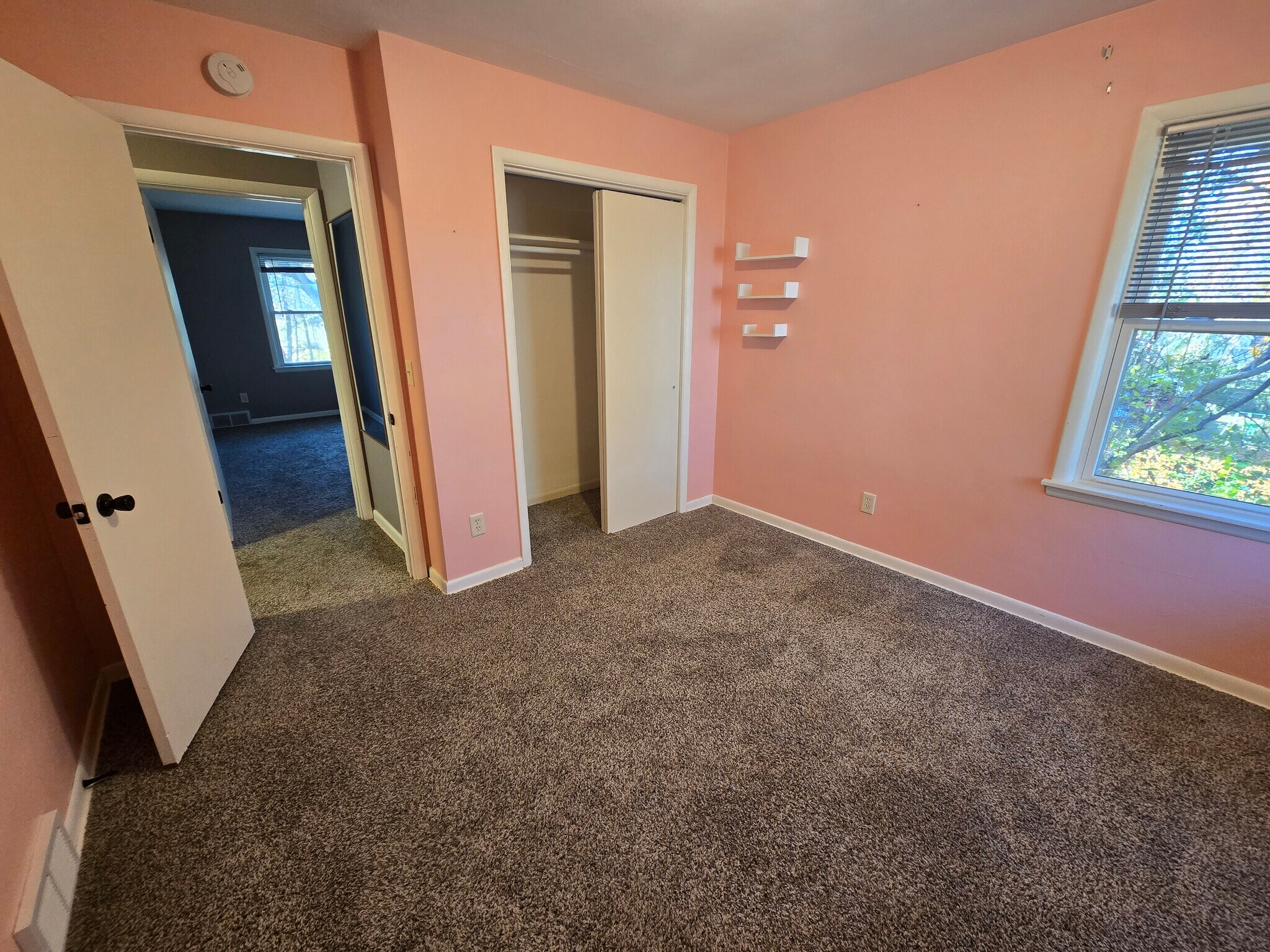 Building Photo - 2728 Edgewood Dr