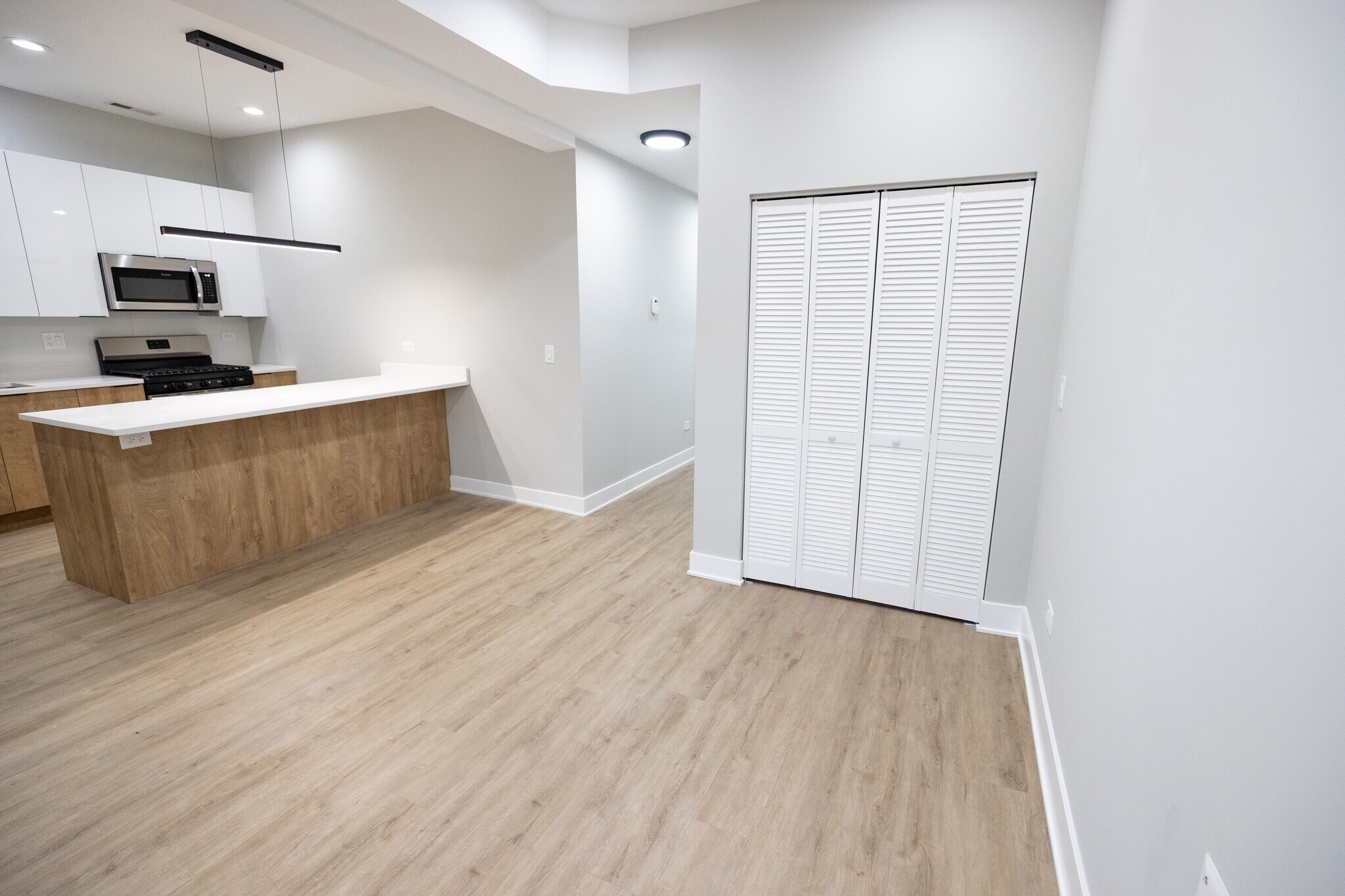 Building Photo - 2175 N Maplewood Ave