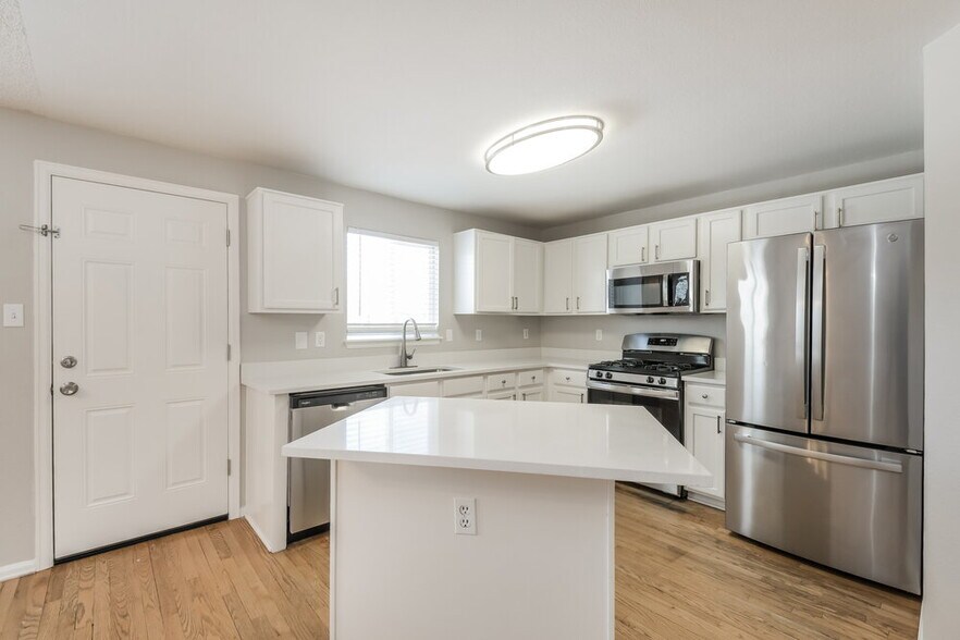 Building Photo - 13587 Bellaire St