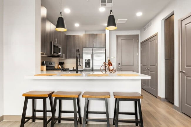 Building Photo - 390 N 2nd Ave