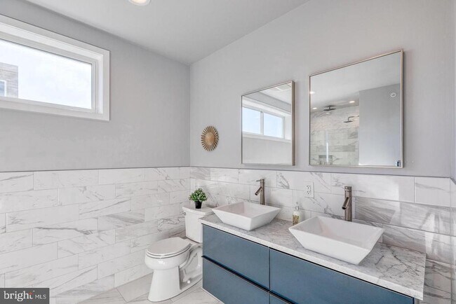 Building Photo - 2636 Latona St