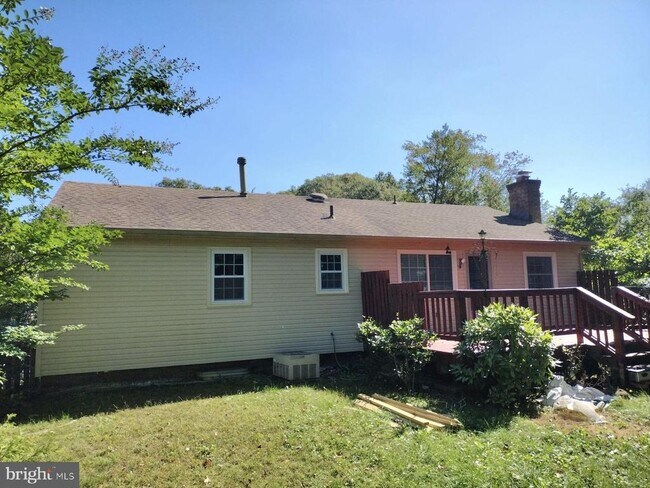Building Photo - 12204 Oakwood Dr