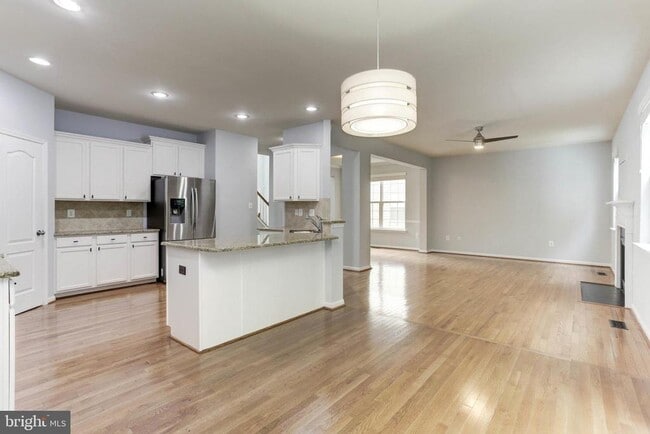 Building Photo - 6935 Heritage Crossing