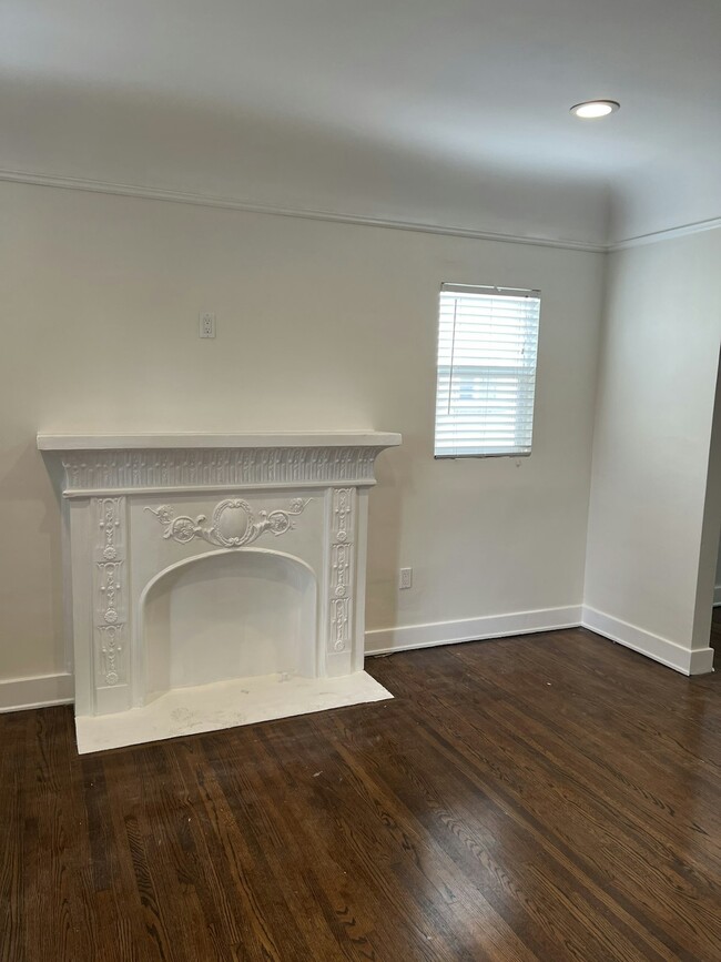 Building Photo - 7826 La Salle Ave