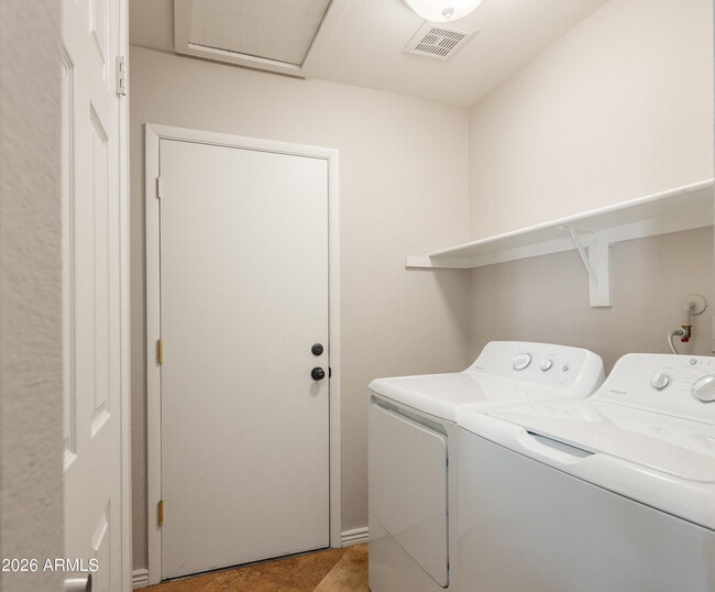 Building Photo - 4916 E Pershing Ave