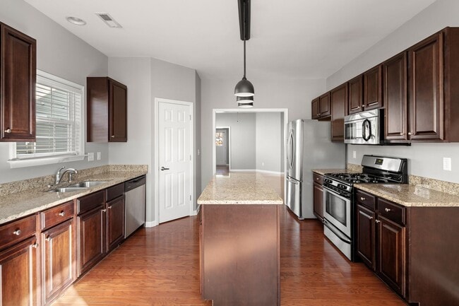 Building Photo - Wonderful Home in Arden