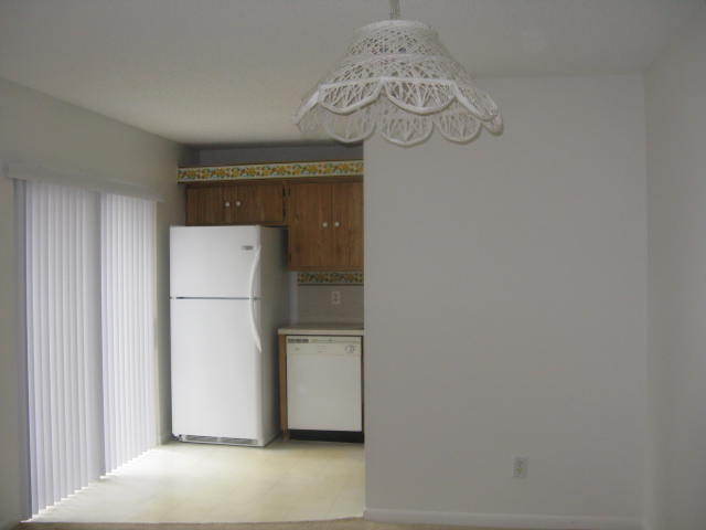 Building Photo - Parkwoods 5576-4