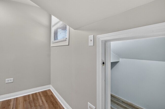 Building Photo - 9722 S Merrion Ave