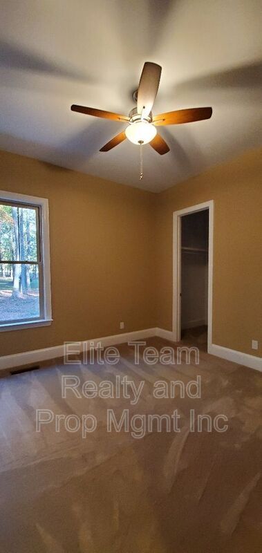 Building Photo - 550 Cottonfield Cir