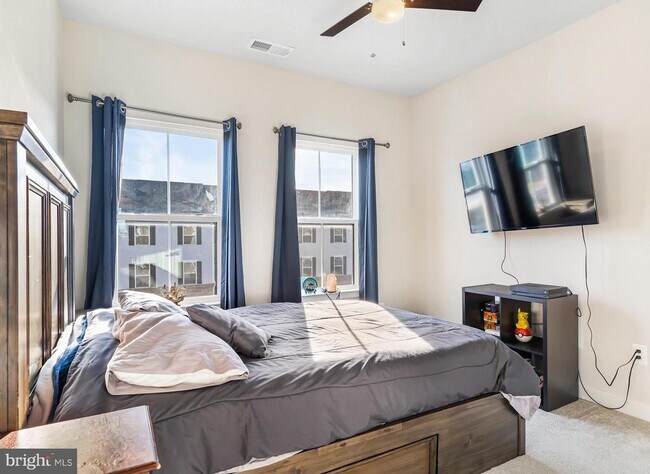 Building Photo - 131 Burkwood Ter