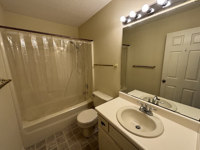 Building Photo - 113 Woodleigh Rd