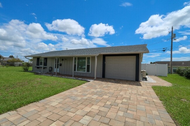 Building Photo - Charming Sun City Center Retreat: 2BR/1BA ...