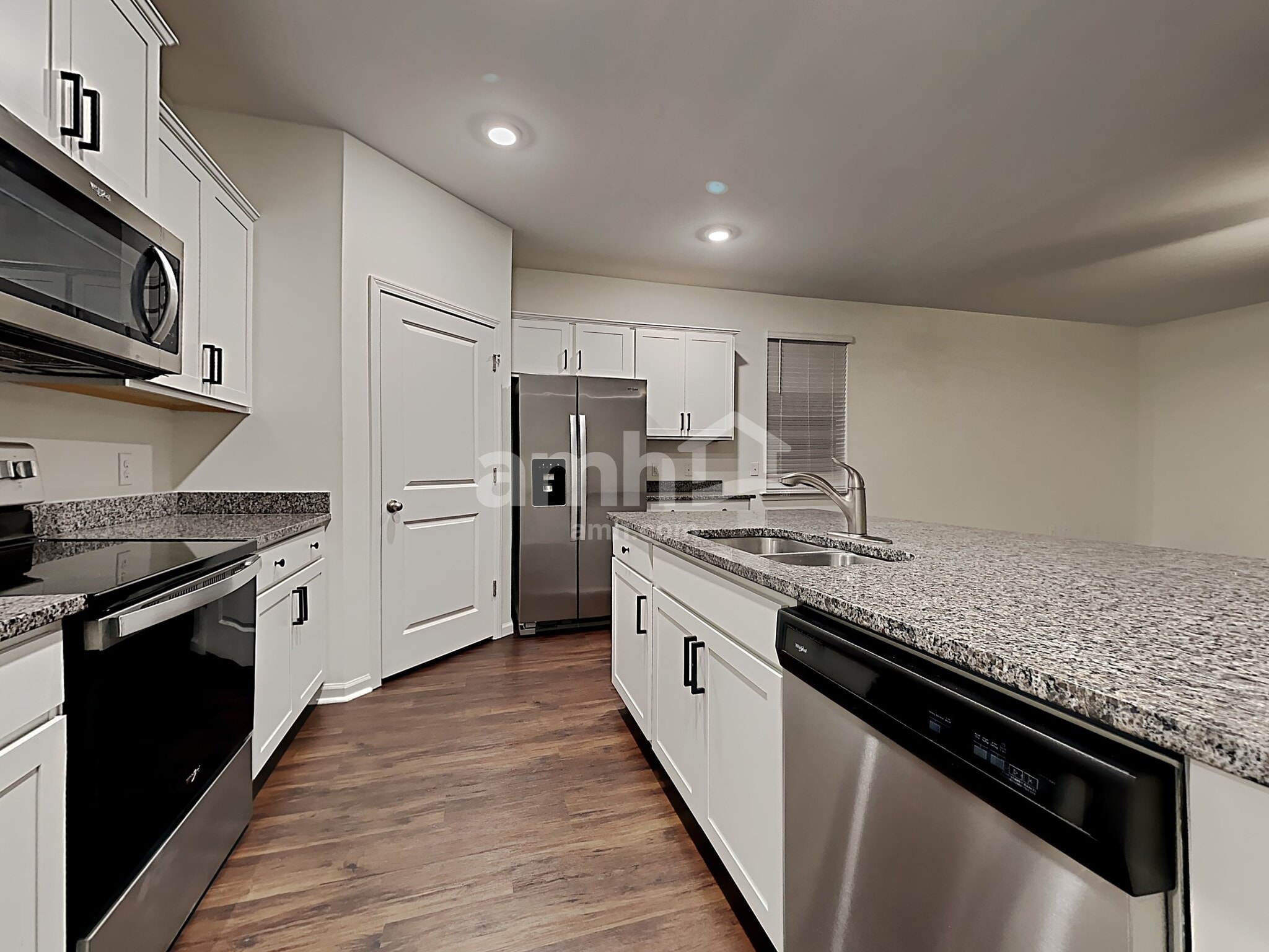 Building Photo - 275 Hogan Dr