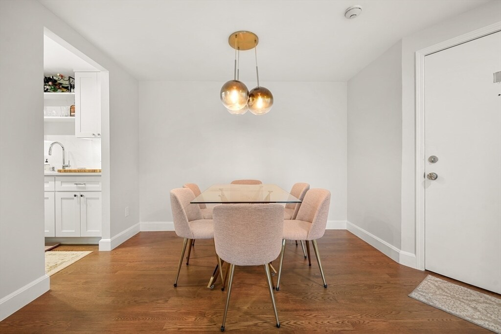 Building Photo - 403 Marlborough St