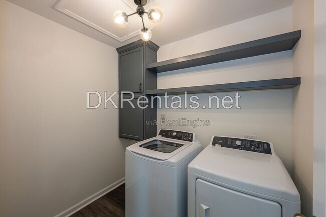 Building Photo - 126 Verona Dr NW