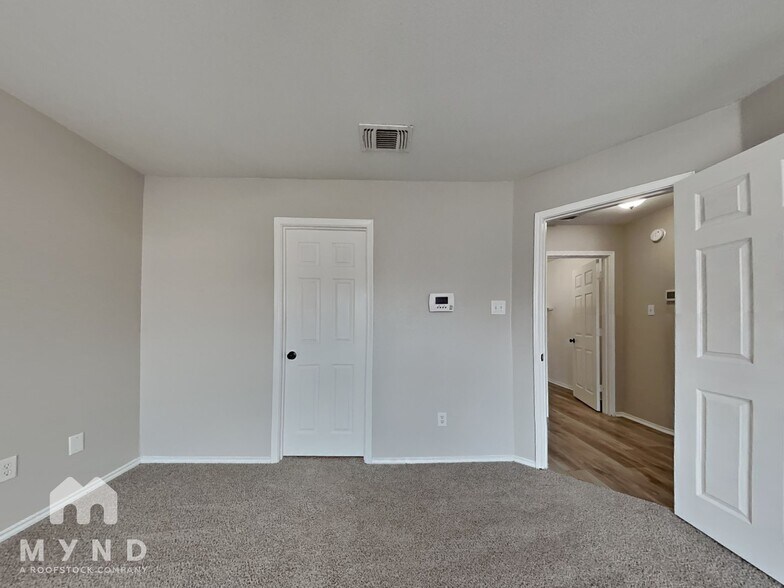 Building Photo - 6614 Estes Flats