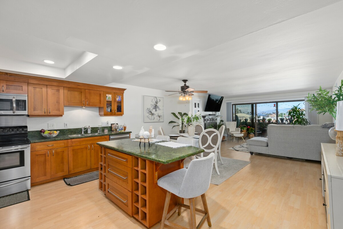 large kitchen island - 184 Date Ave