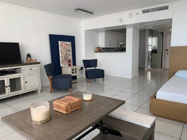 Building Photo - 100 Lincoln Rd