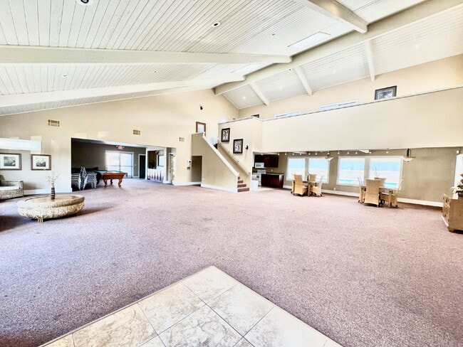 Building Photo - Lovely 2 Bed, 2 Bath Upstairs Condo for Rent in Guard Gated Community!