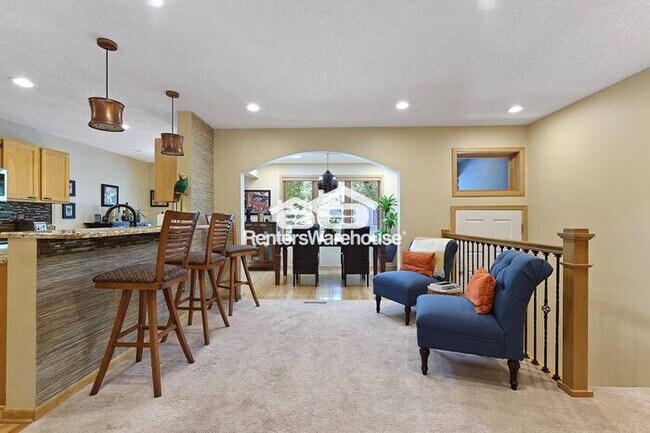 Building Photo - Available 12/1 - Beautiful Minnetonka Town...