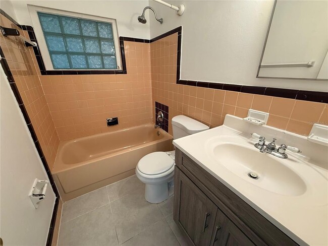 Building Photo - 328 N Observatory Dr
