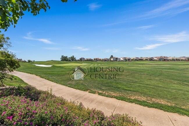 Building Photo - Executive Gated Serrano Golf-Course Home with Views of the 16th Hole!