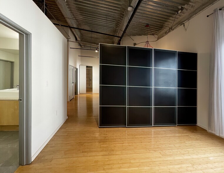 Building Photo - 1130 S FLOWER St