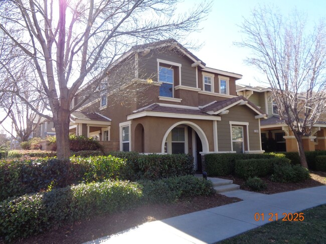 Primary Photo - 3 Bedroom Townhouse in the Gated Vineyards...