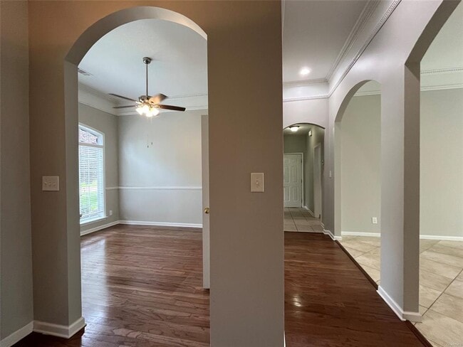 Building Photo - 704 Emerald Dr