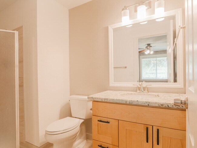 Building Photo - 3 Bed - 1.5 Bath Home in Des Moines WA