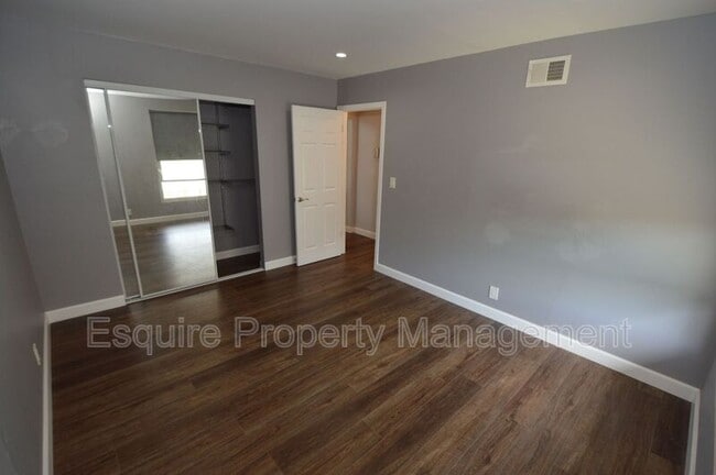 Building Photo - 31578 Agoura Rd