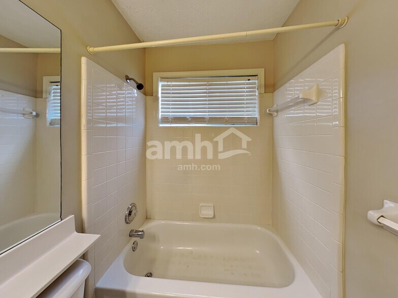 Building Photo - 3417 Summit Glen Dr