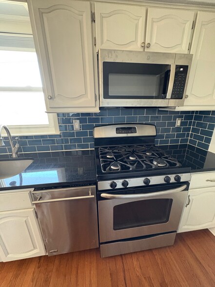 Building Photo - 12 Wedgewood Dr