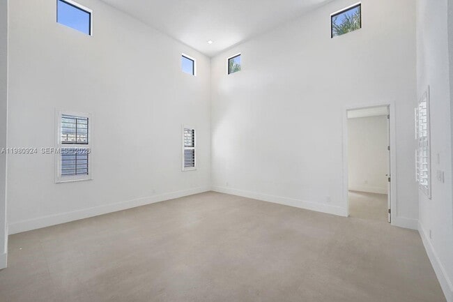 Building Photo - 4100 E Gardenia Ave