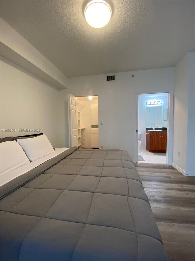 Building Photo - 115 SW 11th St