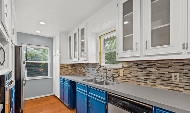 Building Photo - Great 3 Bedroom close to the Beach!