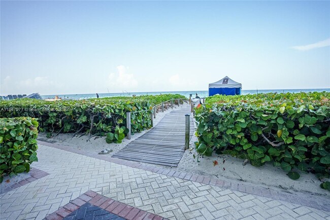 Building Photo - 15901 Collins Ave