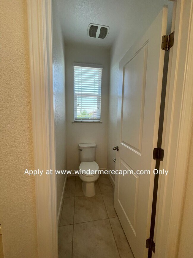 Building Photo - 4 BDRM 3 BA Bright Home with Open Kitchen ...