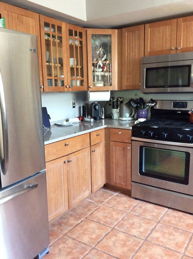 Building Photo - 6407 W Lloyd St