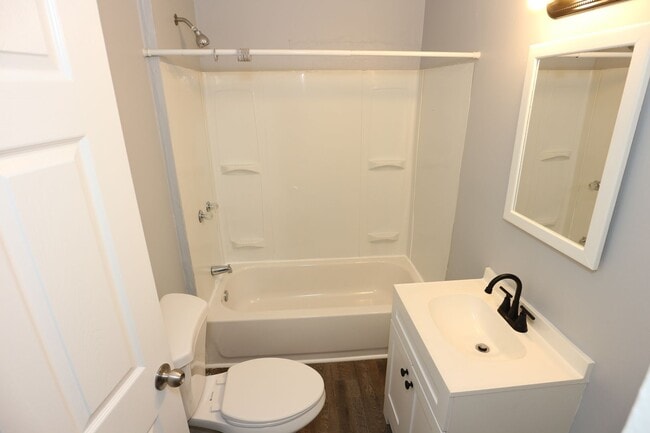 Building Photo - 2 Bedroom Indianapolis House!