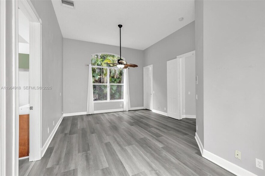 Building Photo - 558 NW 118th Ave